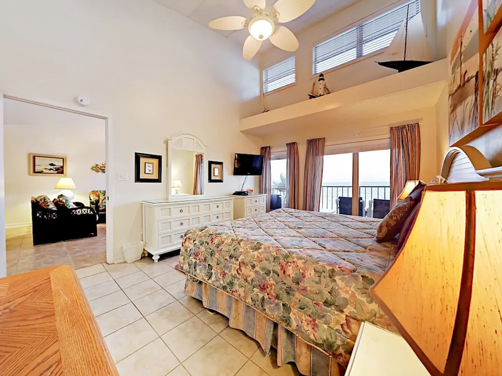 4400 Gulf Blvd Condo Unit 507