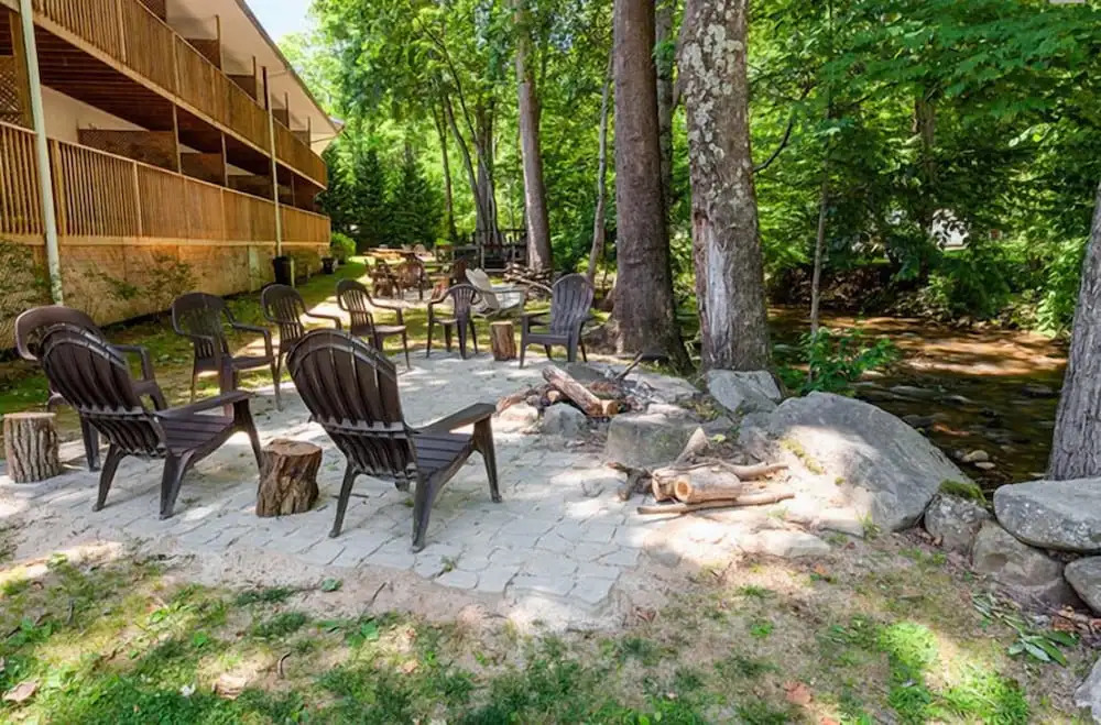 Maggie Valley Creekside Lodge