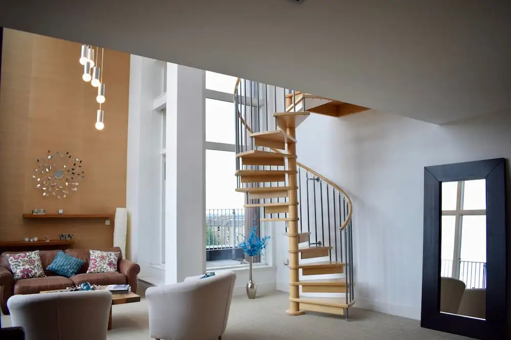 2 Bedroom Penthouse With Balcony and Castle Views