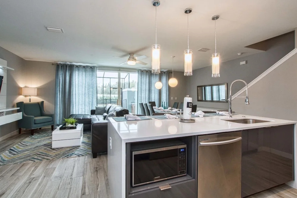Le Reve 4 Bedroom Townhome w Splashpool - 1203LR