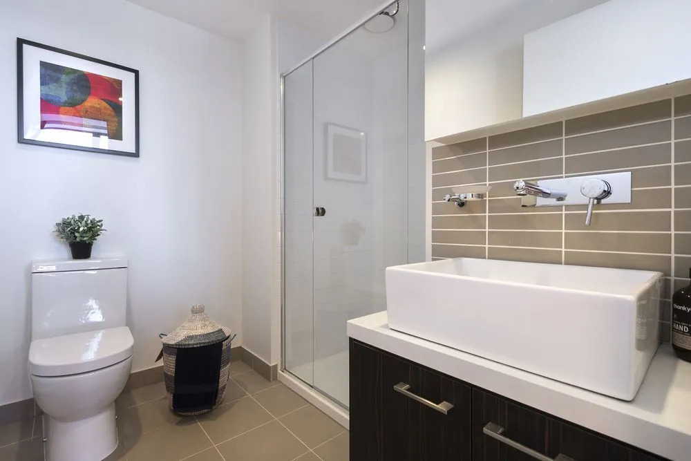 Modern 3 Bdr Apt Sutherland St