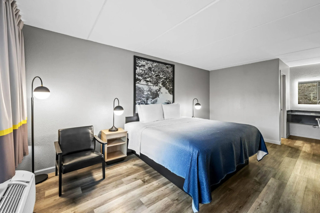 Super 8 by Wyndham Kingsport /I-81