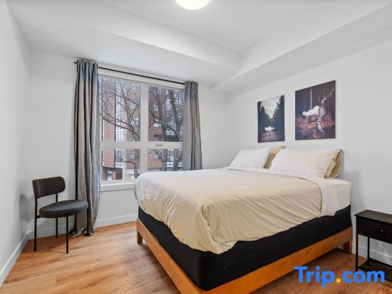 Luxurious Large 3 Bedroom Loft Saskatchewan Drive