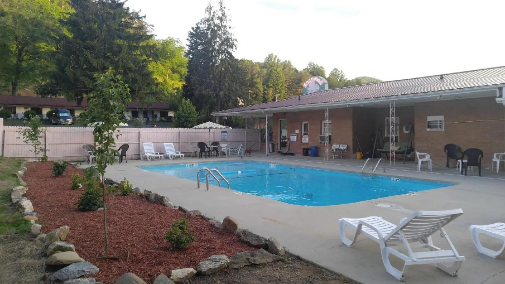 RoseWood Inn