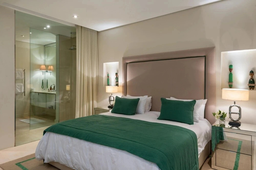 Camps Bay Luxury 5 Star 5 Bed w Gym Majestic Villa