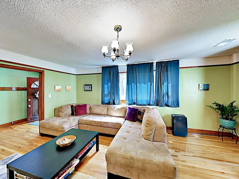 1734 Charleston (1655-161089) - 2 Br Home
