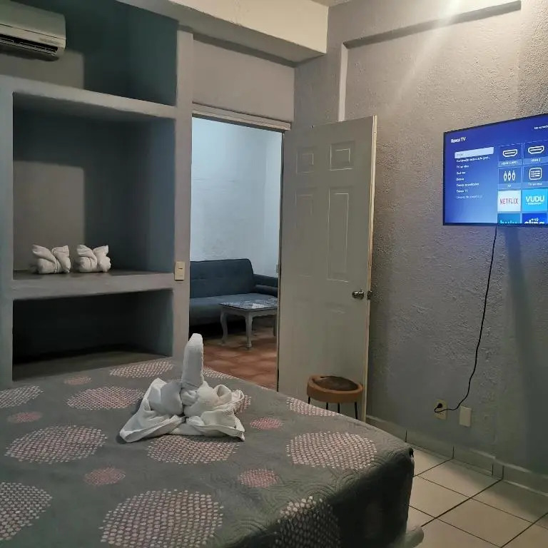 Spacious 1 BED APT w/ TV, A/C, balconies near DT!