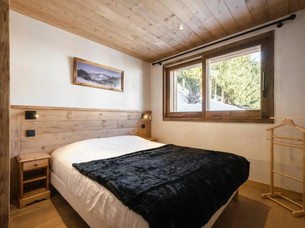 Chalet 4★, 12 pers, 5 chambres, terrasses ensoleillées, navette à proximité - FR-1-304-270