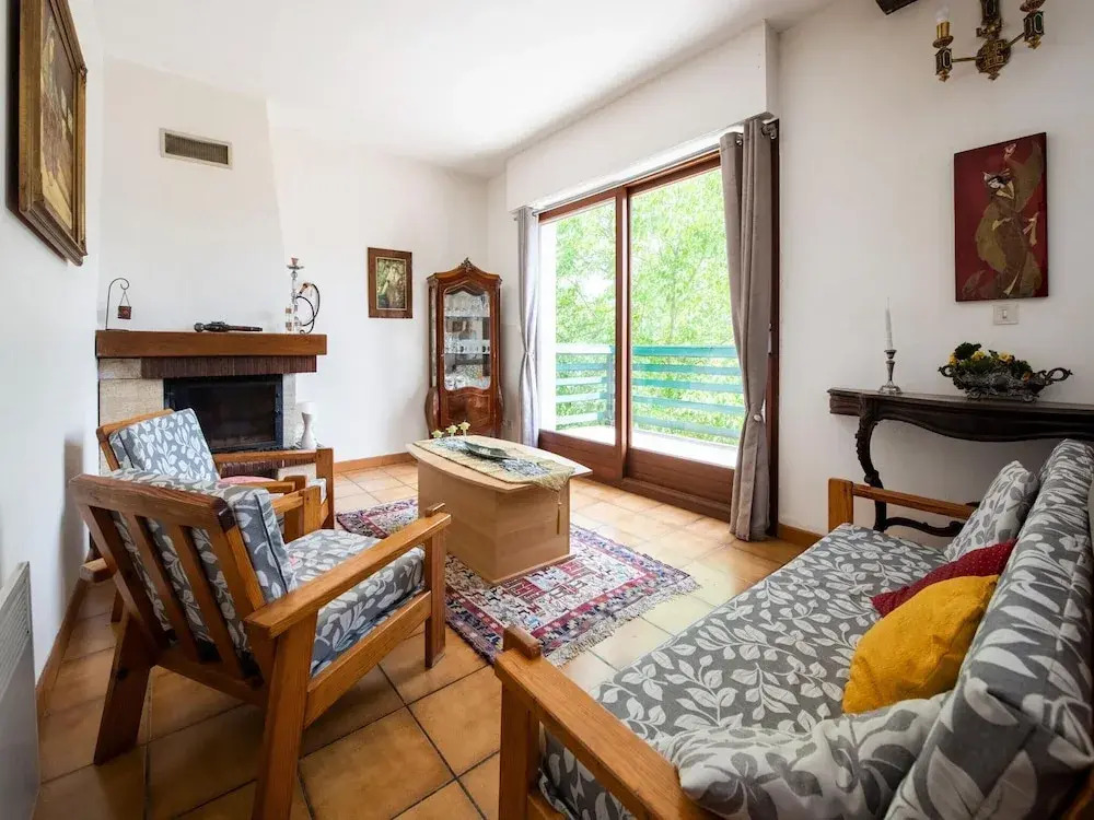 Inviting Holiday Home in Miremont With Garden