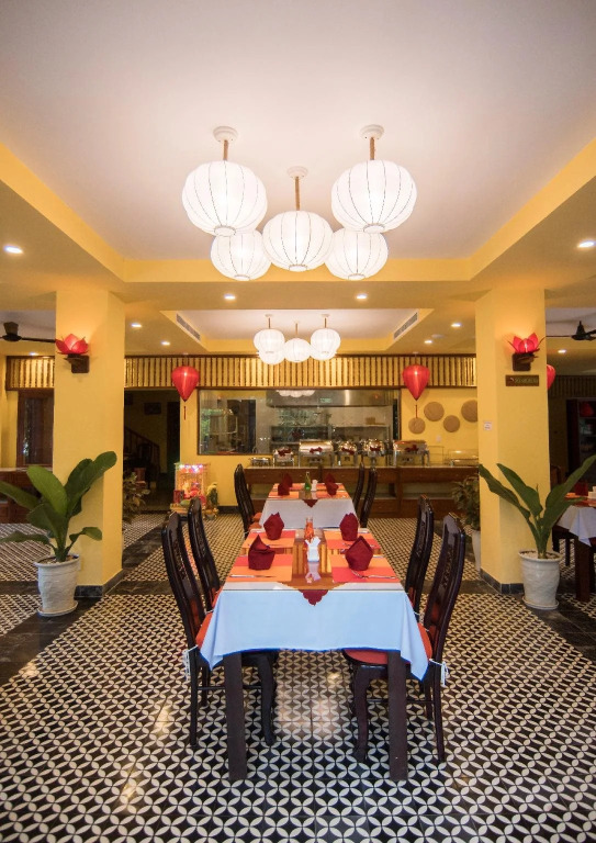 Vinh Hung Old Town Hotel