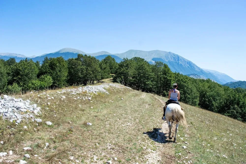 House With one Bedroom in Lettomonoppello, With Wonderful Mountain View and Enclosed Garden Near the Slopes