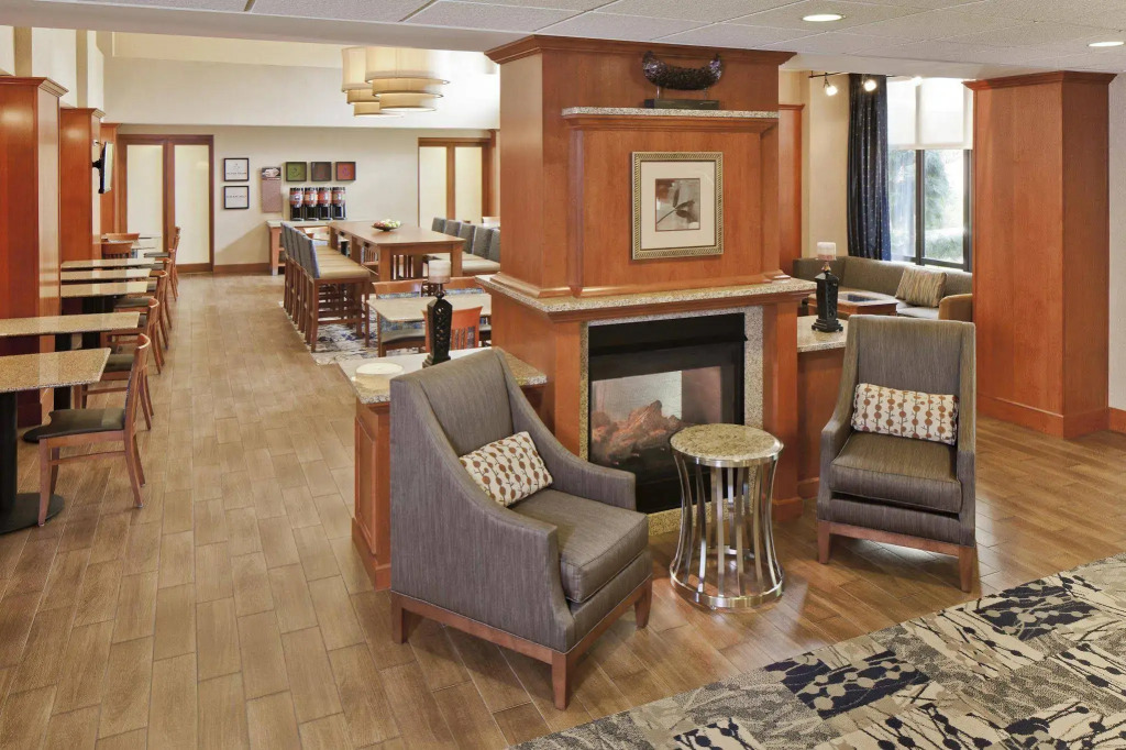 Hampton Inn & Suites Providence / Smithfield