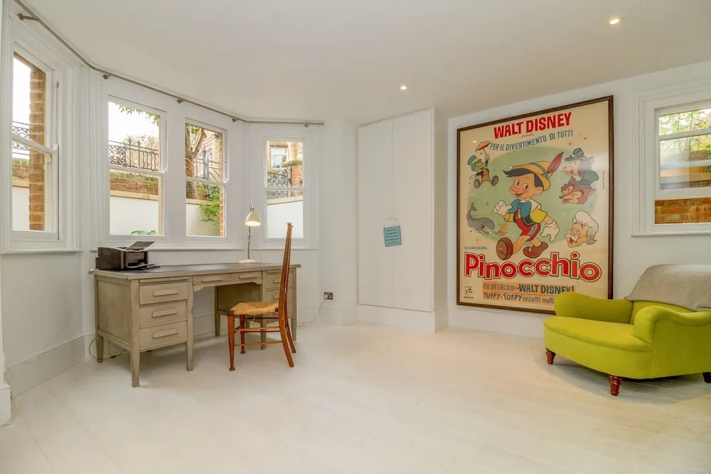 4 Bedroom Canalside Family Home in Oxford