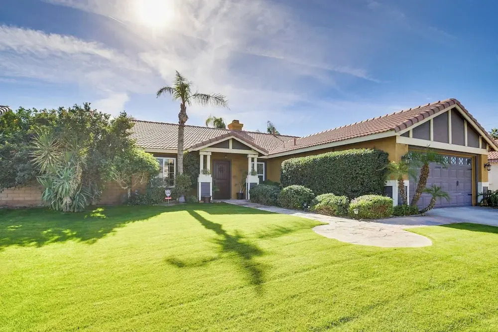 Hot Tub, Bar & Outdoor Kitchen: Chic Indio Retreat