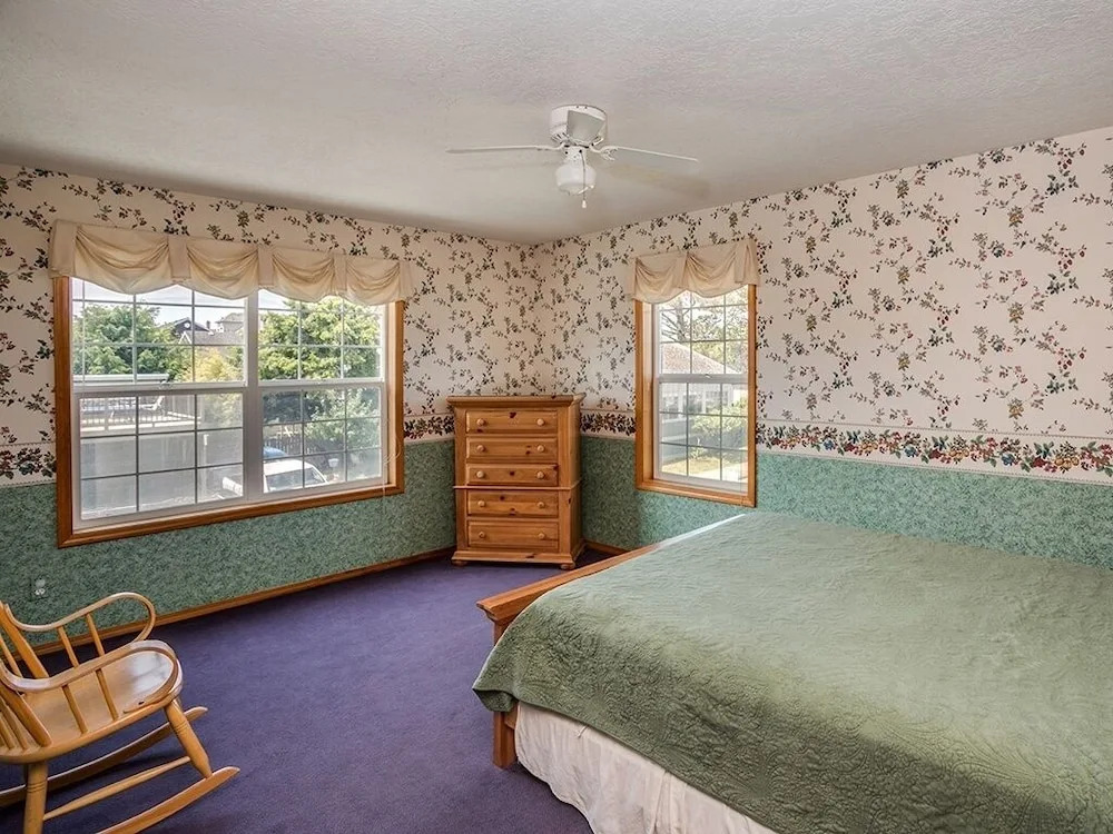 Gateway Inn 6 Bedroom Home