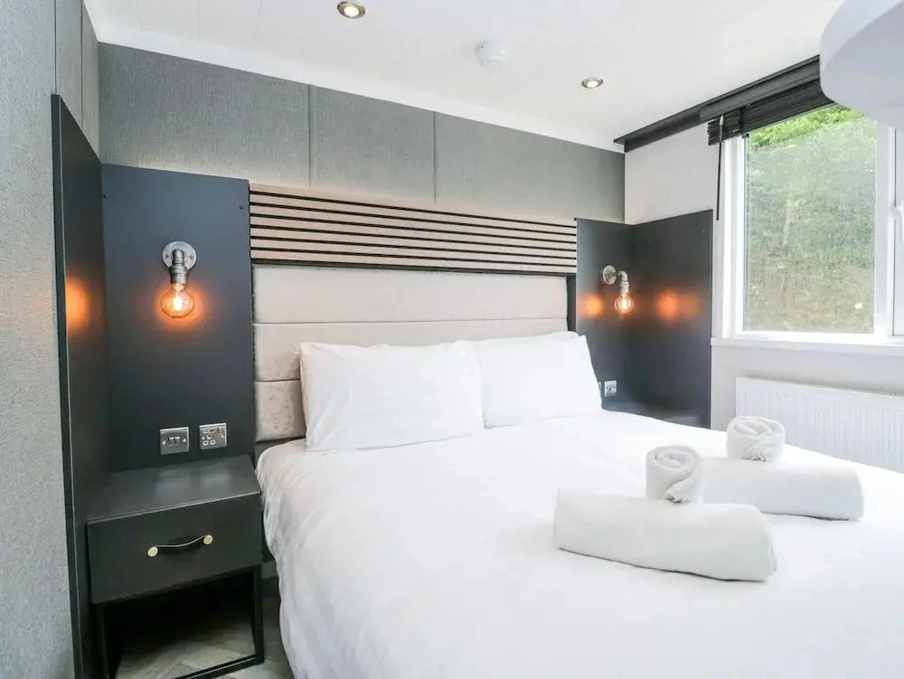 Sail Luxury Family Pod