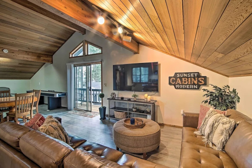 Modern Cabin - 2 Mi to Speelyi Beach!