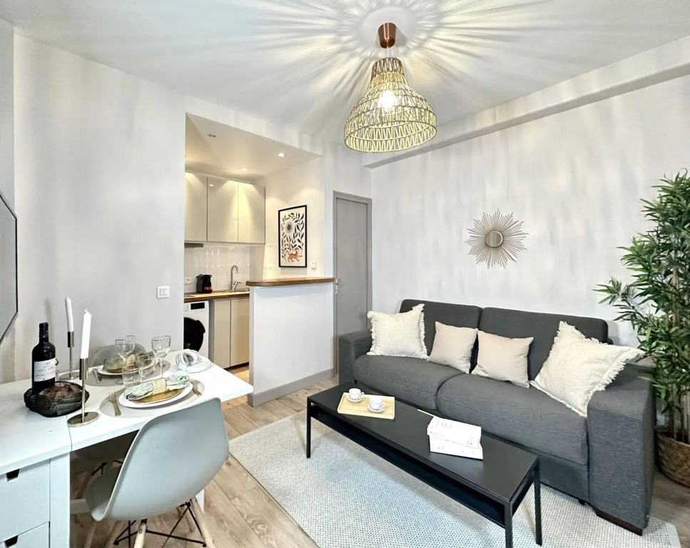 B 2067- Tour Eiffel - Appartement Cosy