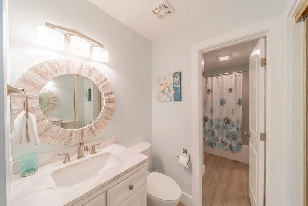 Eastern Shores - 206 1 Bedroom Condo by RedAwning