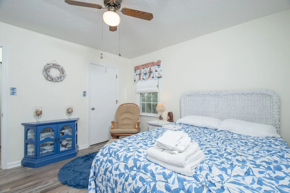 Close Enough 3 Bedroom Home by RedAwning