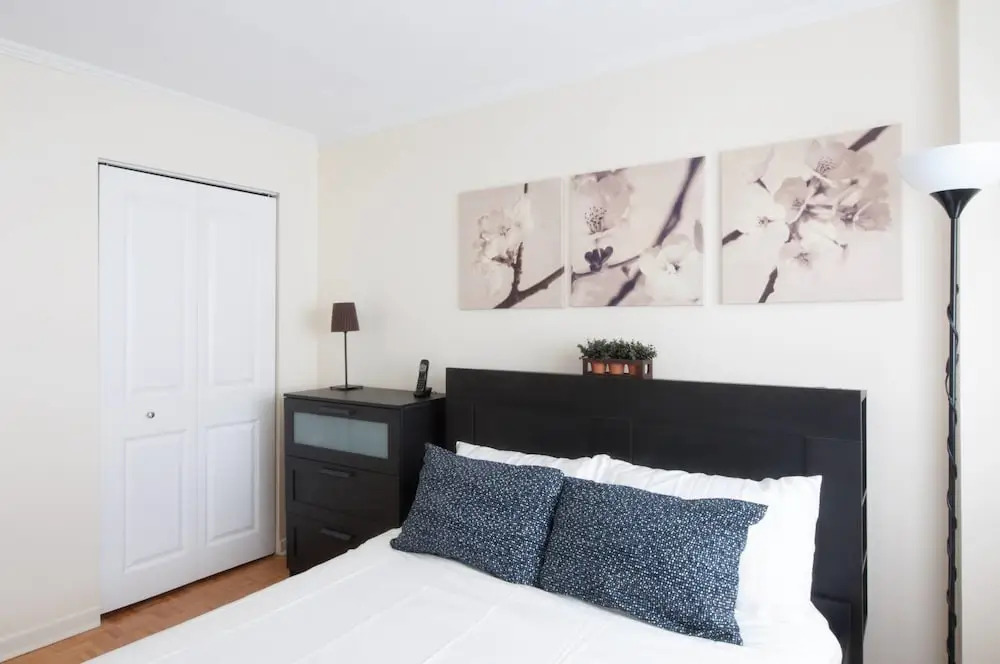 Slick 1BR Right Downtown by Namastay