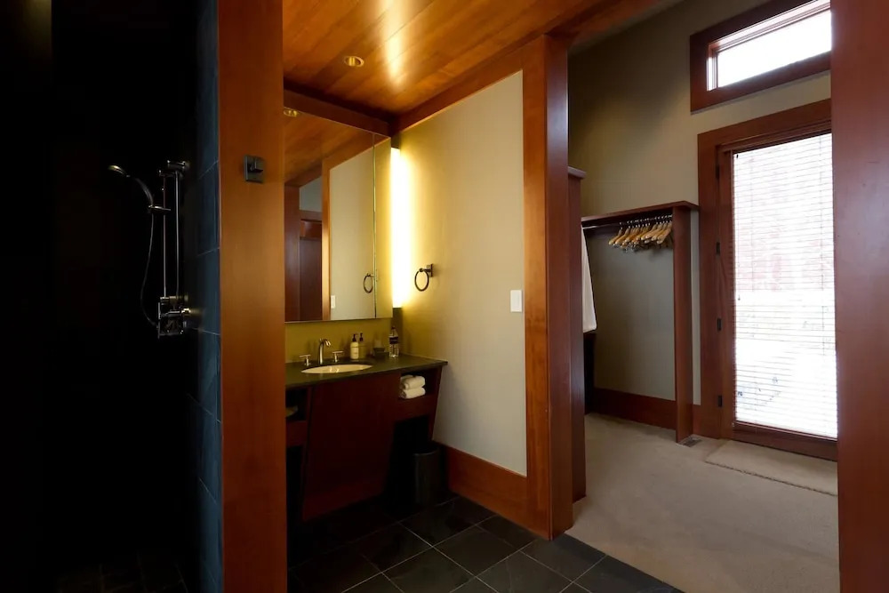 Aman Springs - Four Bedroom Home