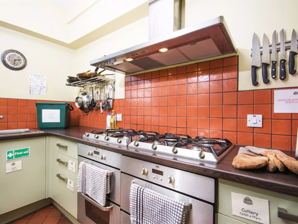 Llangollen Hostel - The Whole Bedroom - Self Catering Facilities