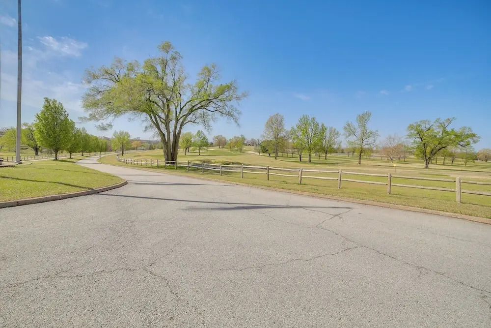 Branson Condo w/ Balcony, Near Silver Dollar City!