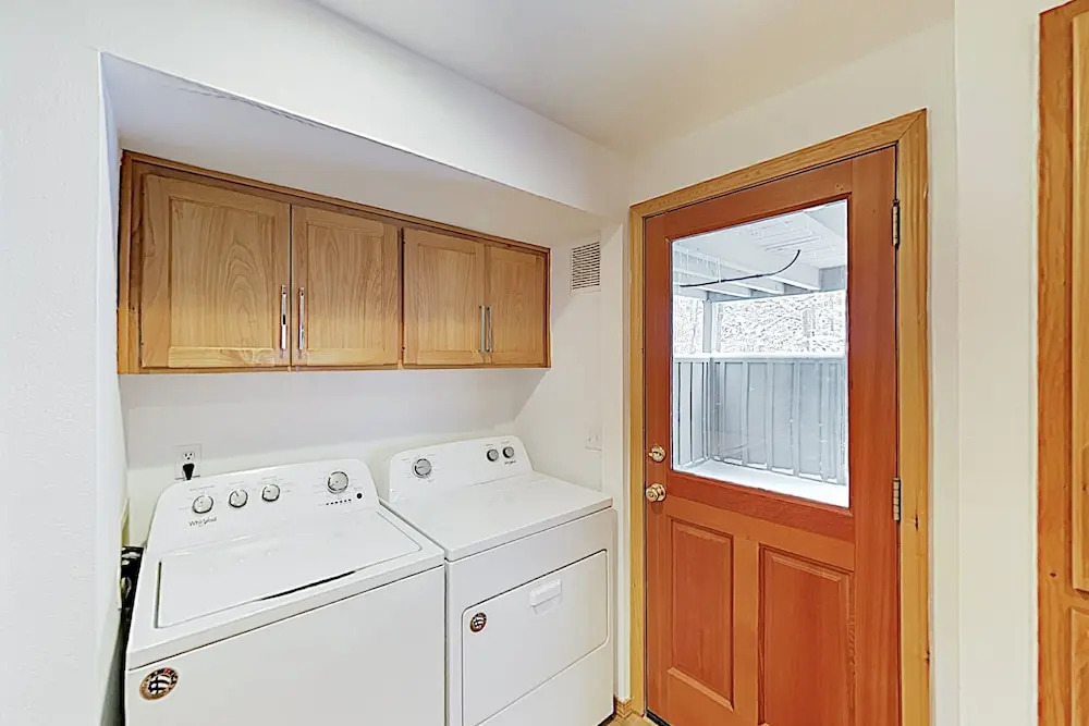 New Listing! Quiet W/ Hot Tub & Sharc Passes 3 Bedroom Home