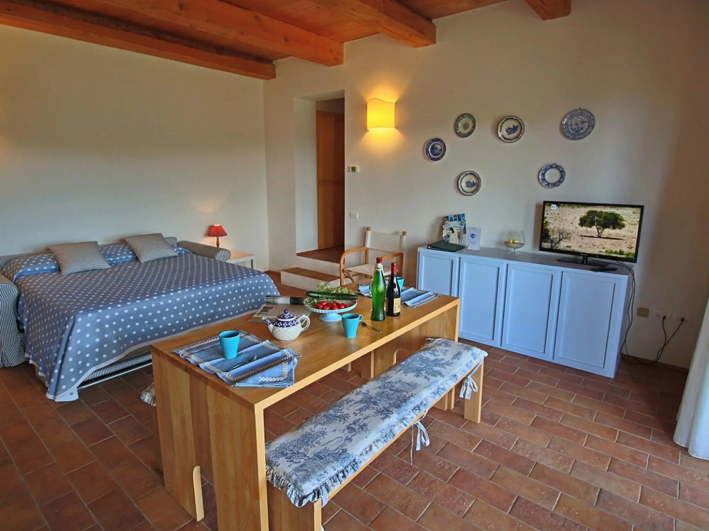 Cottage in Montelabbate with Pool, Garden, BBQ, Parking