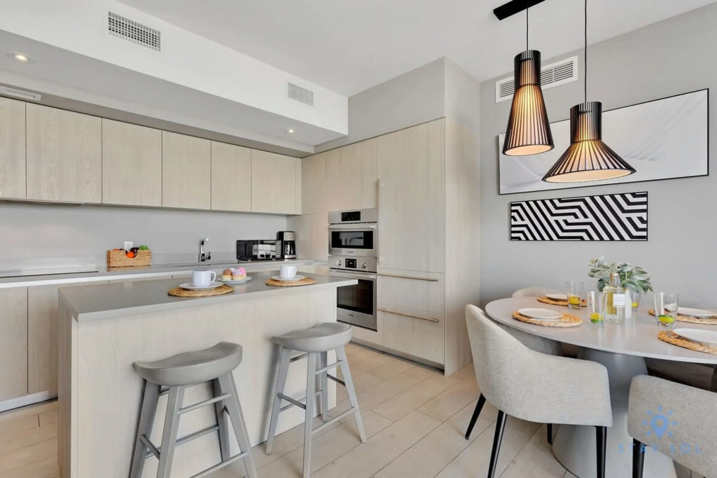 Bayview Luxury 3BR Condo Stunning Amenities