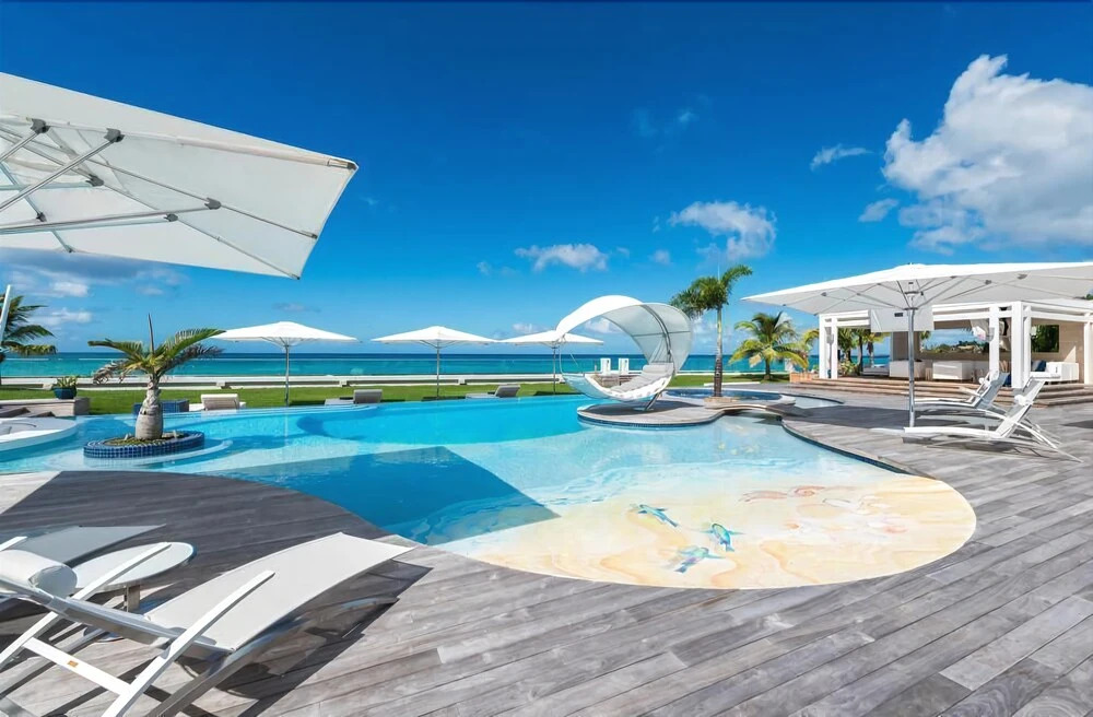 Total Opulence on the Beach, Huge Heated Pool, Sunken Bar, Sound System Throughout, VIP Service