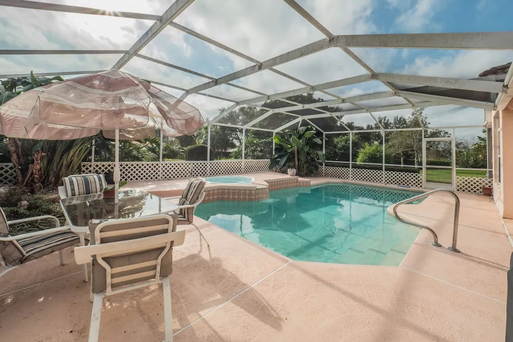 Lopez Lane 1302 by White Pelican VR