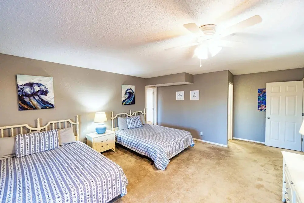 Serenity Now Quiet 4 BDR Next to Margaritaville!