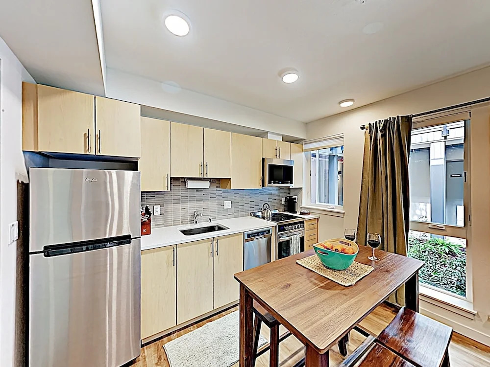 New Listing! Chic Capitol Hill W/ Courtyards 1 Bedroom Condo
