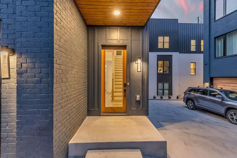 Rooftop Deck Hot Tub Retreat in Downtown Nashville