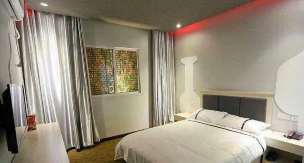 25 hours Emotion Hotel