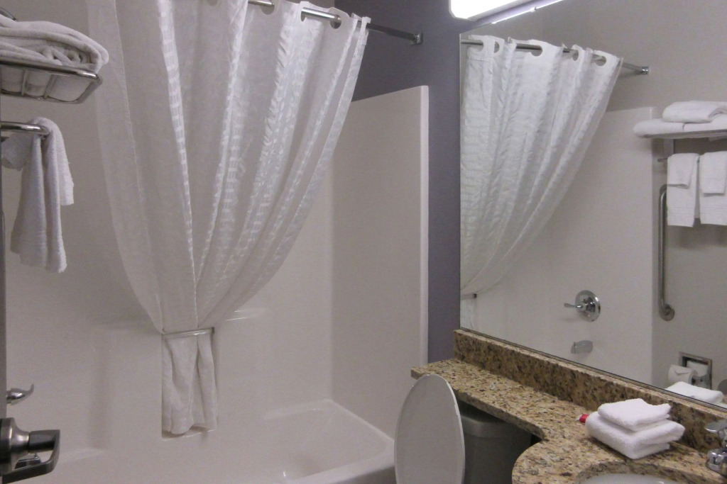 Quality Inn & Suites Caldwell I-77