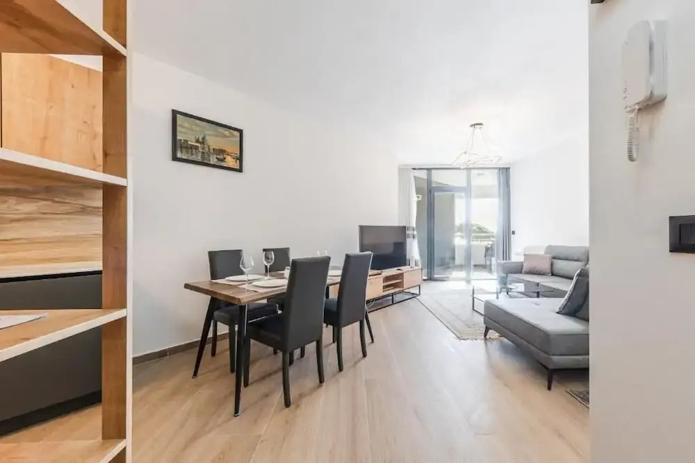 Hill Side Suite 1 by PS
