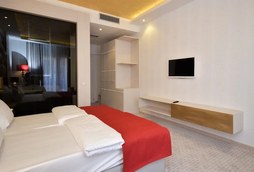 Hotel Atina by ENTOPYA