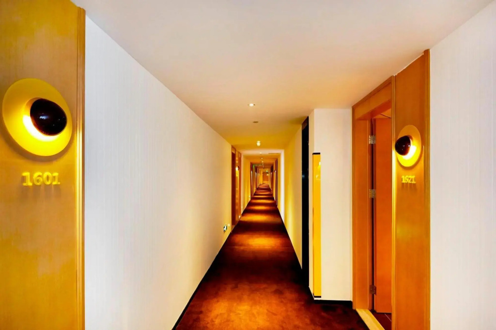 IU Hotels·Xingyi Sports Center