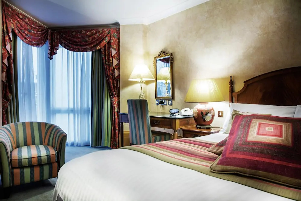 Blunsdon House Hotel