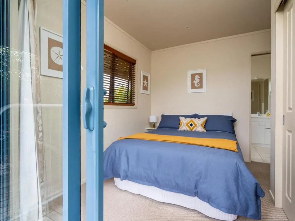 Oceans 8 - Mangawhai Heads Holiday Home