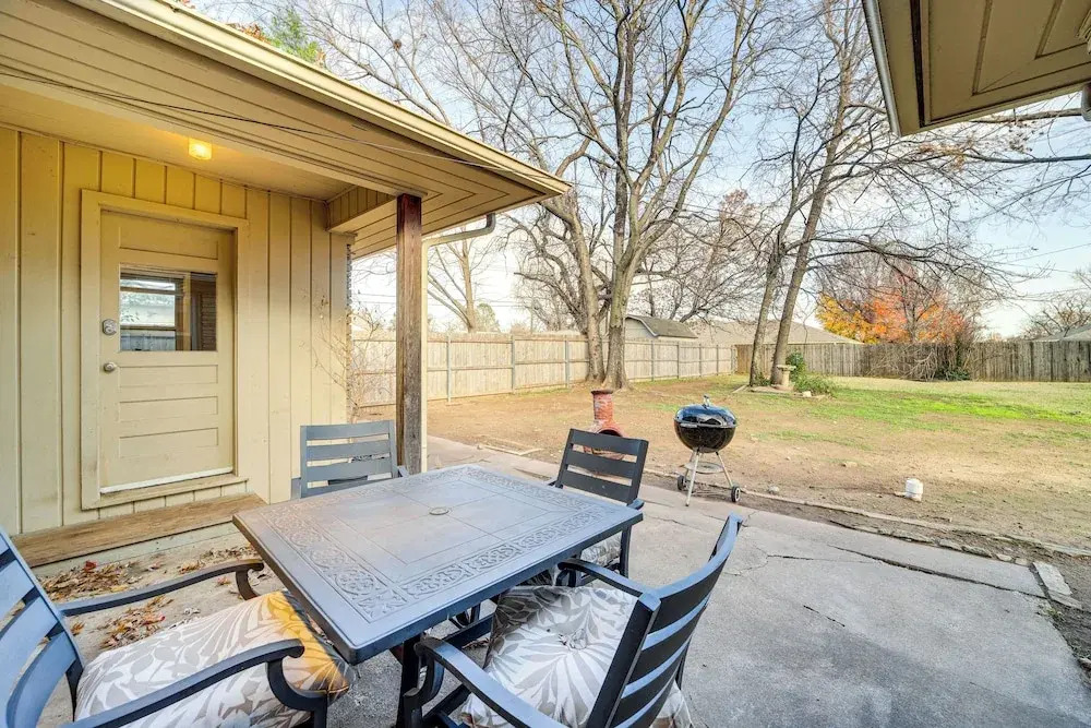Tulsa Home 5 Mi to Downtown: Groups Welcome!