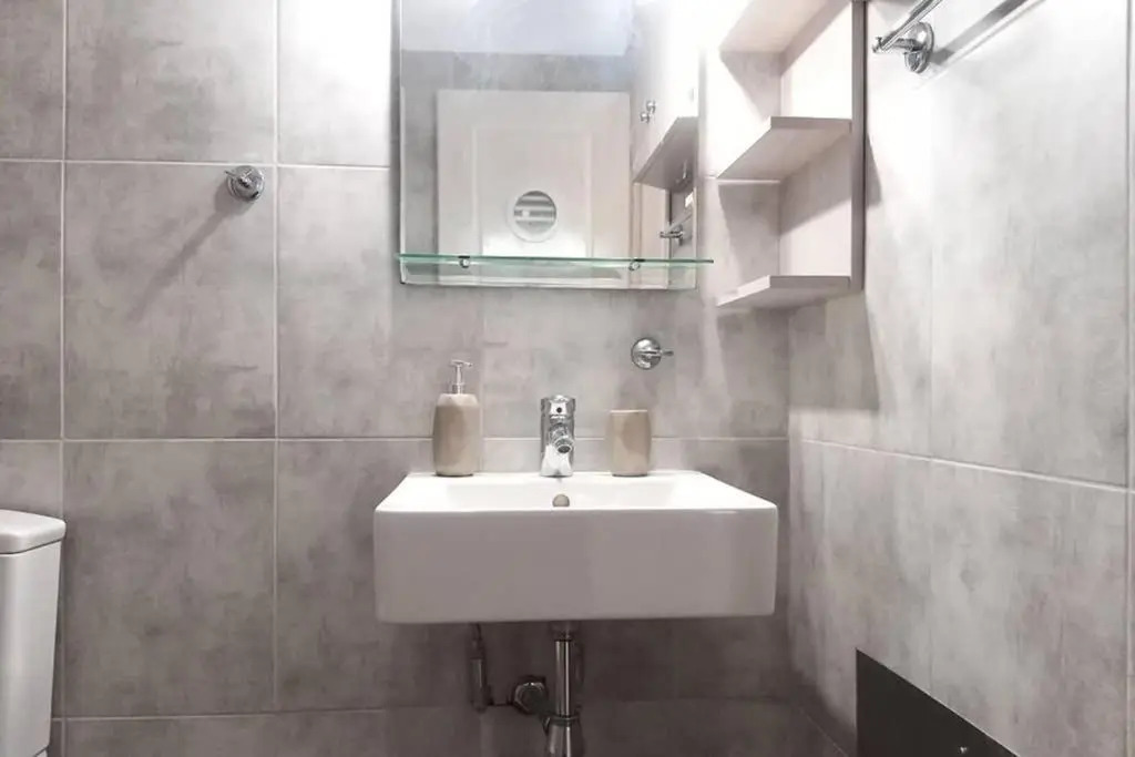 New, modern, bright and independent apartment 83 m2, with garden, 5min to the beach and the city center