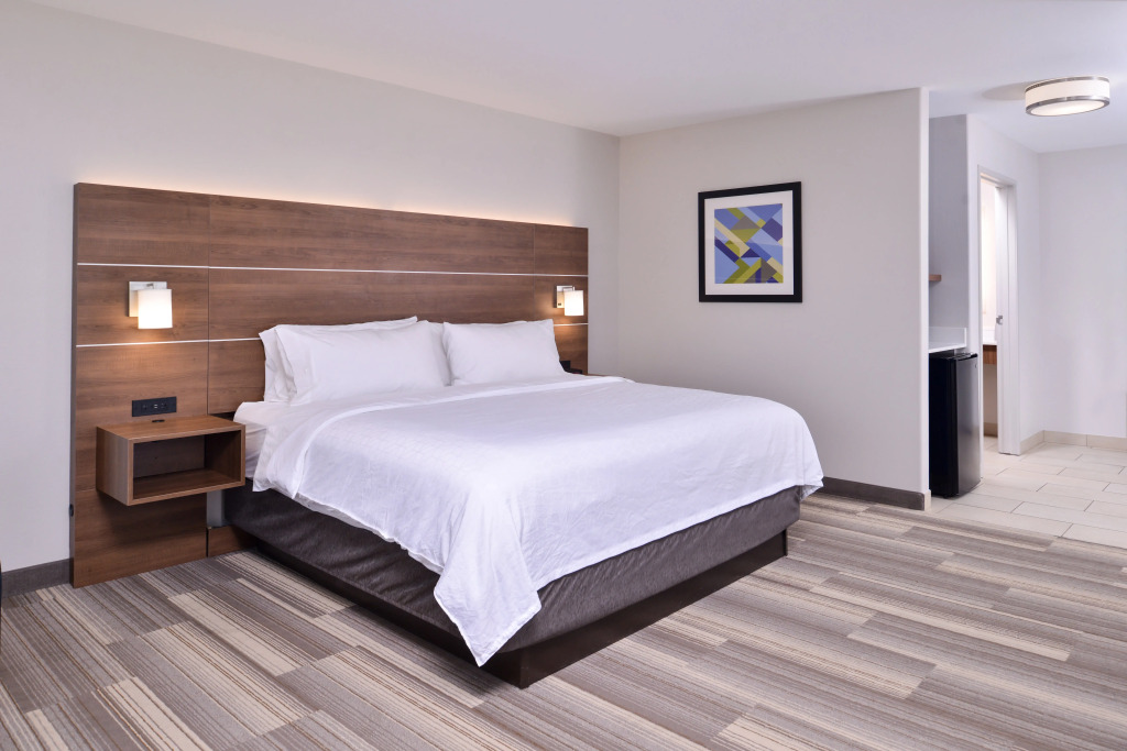 Holiday Inn Express & Suites Elgin By IHG