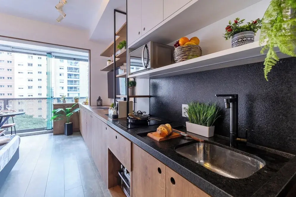 Vista incrível com piscina e AC
