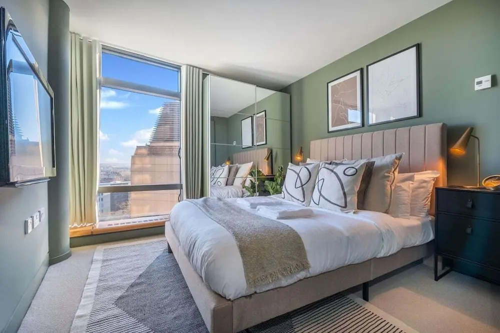 The Parliament View Escape - Modern 1bdr With View