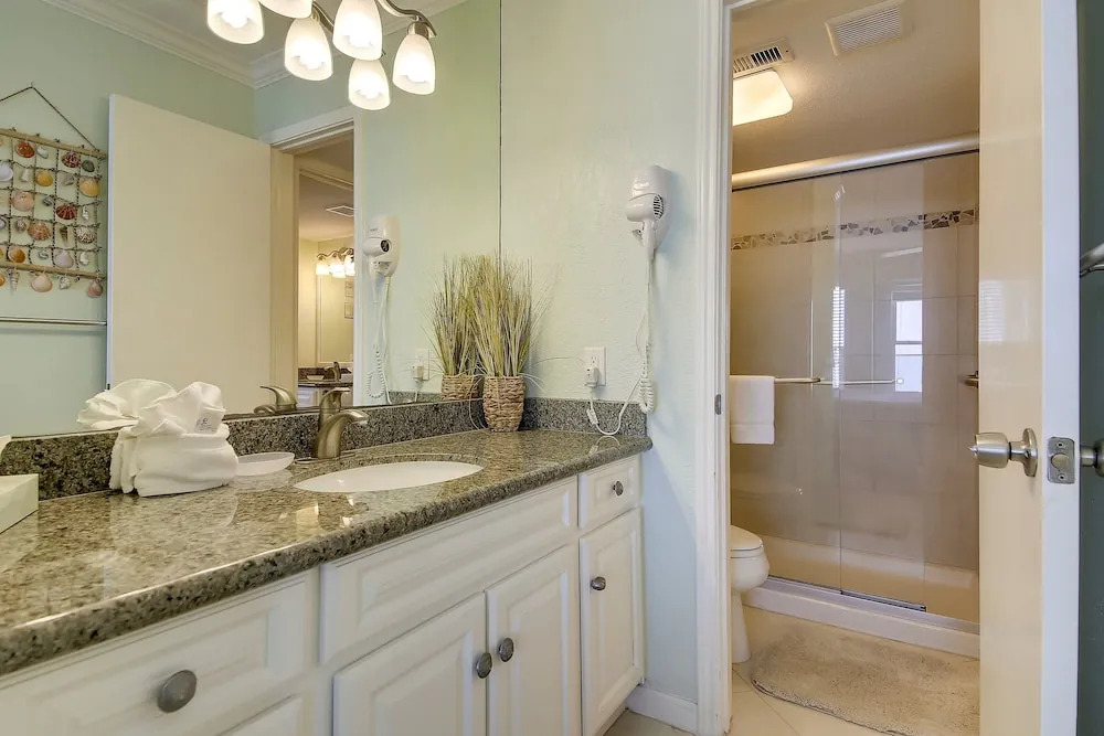 Seascape 2314 2 Bedroom Condo by RedAwning