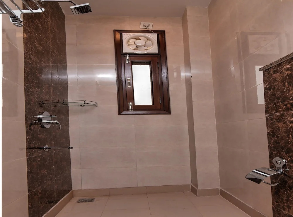 OYO Flagship 18303 Sector 24 Rohini